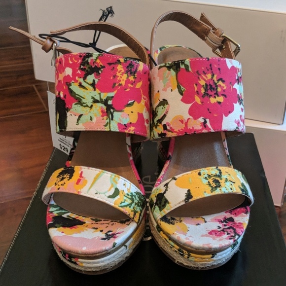 Floral Wedges - Picture 2 of 3
